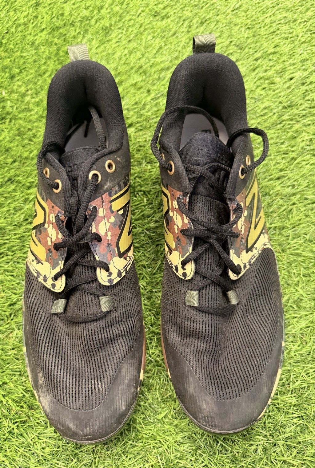 Andres Gimenez Cleveland Game-Used New Balance Custom Cleats MLB Auth 2023