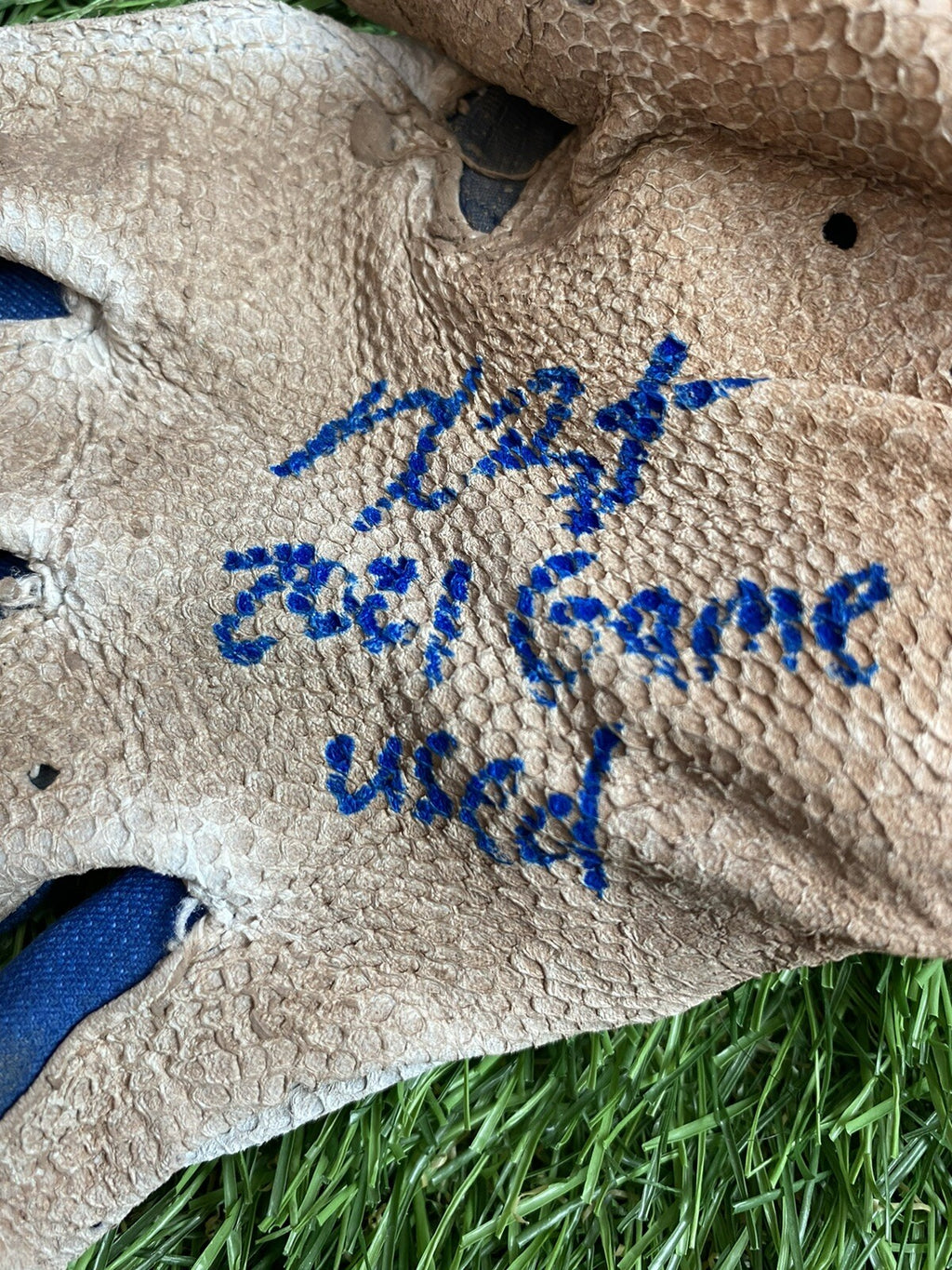 Kris Bryant Chicago Cubs Game Used Batting Gloves 2021 Excellent Use Signed LOA