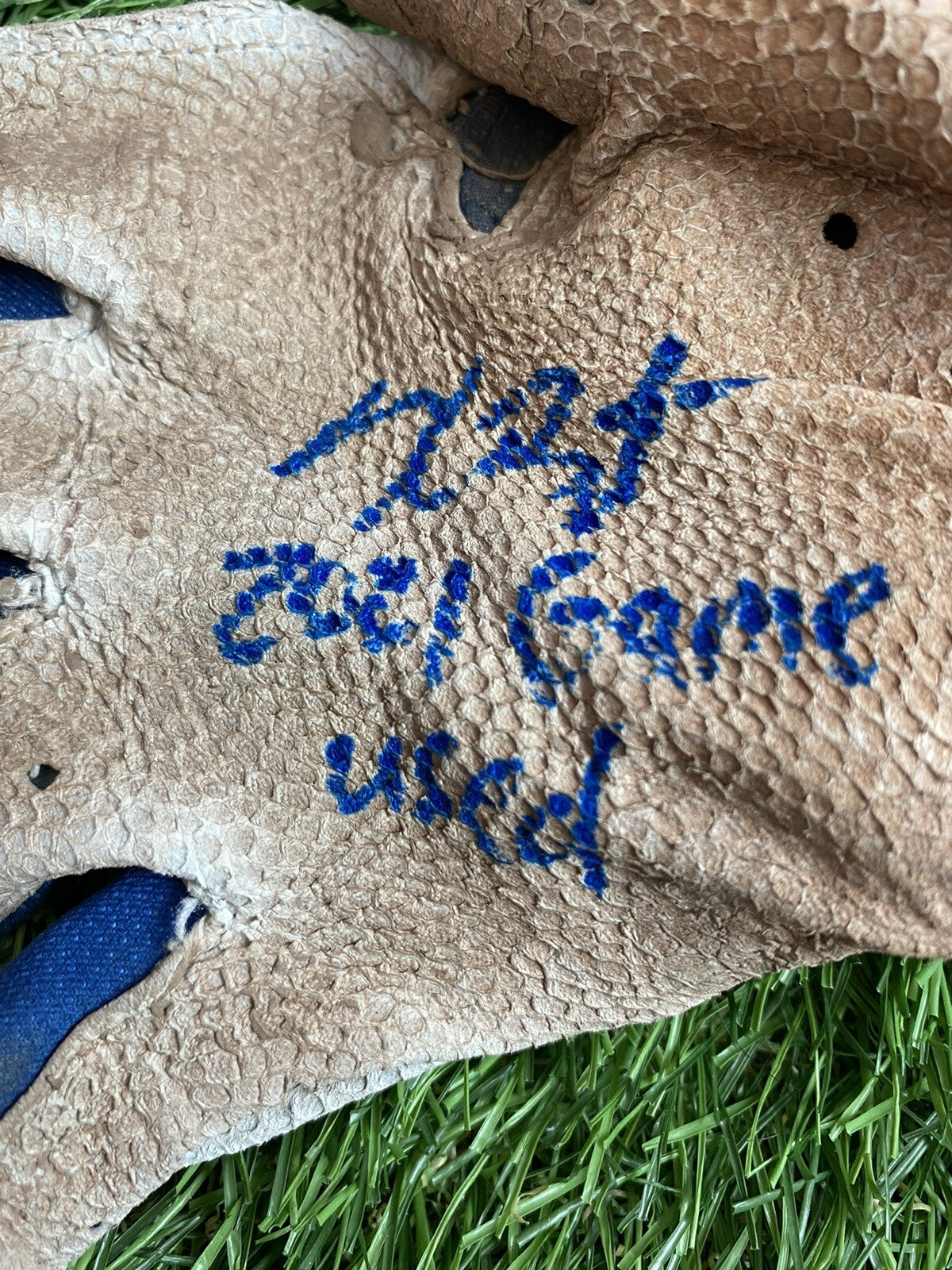 Kris Bryant Chicago Cubs Game Used Batting Gloves 2021 Excellent Use Signed LOA