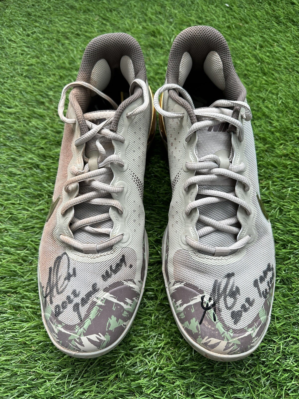 Ozzie Albies Atlanta Braves Game Used Worn Cleats “2022 Armed Forces” Signed LOA