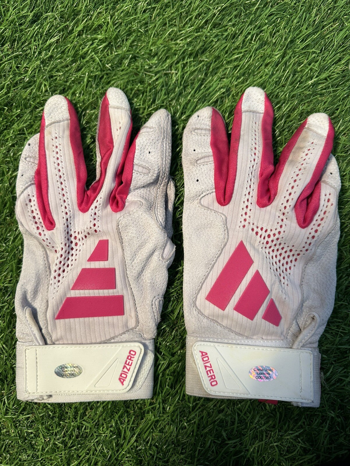 Teoscar Hernandez Dodgers Game Used Worn BG Pair 2024 Mother’s Day GUG LOA