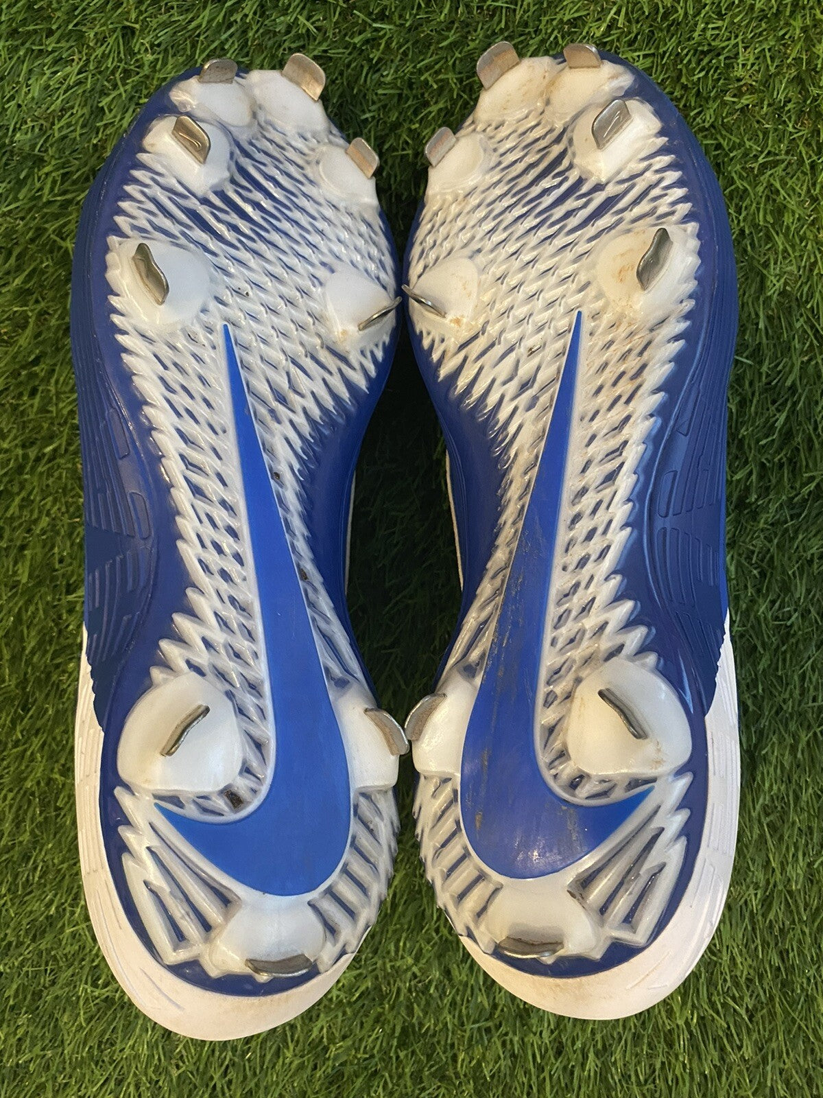 Robbie Ray Toronto Blue Jays Game Used Worn Cleats “2021 AL CY Young” Signed