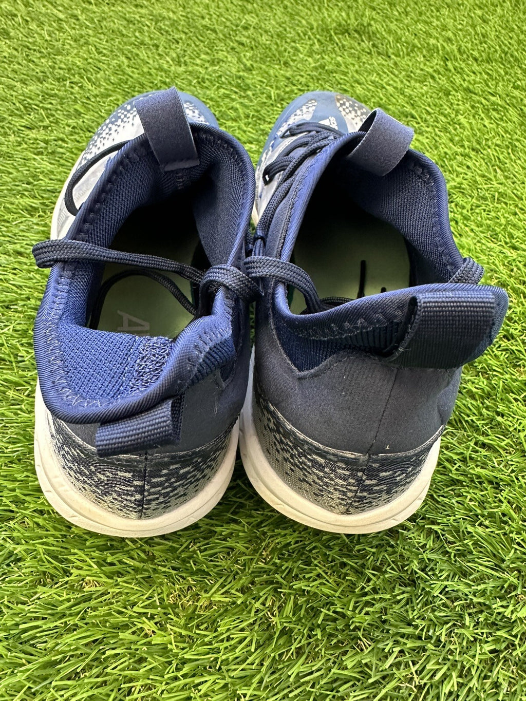 Luis Castillo Seattle Mariners Game Used Worn Cleats 2022 Signed LOA Auto