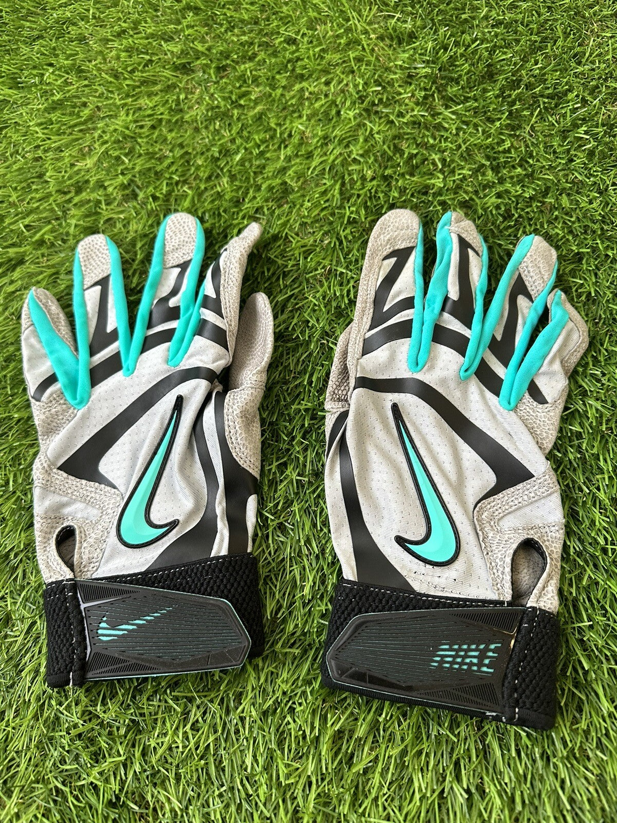 Nolan Arenado Colorado Rockies Game Used Batting Gloves “Signed, Excellent use”