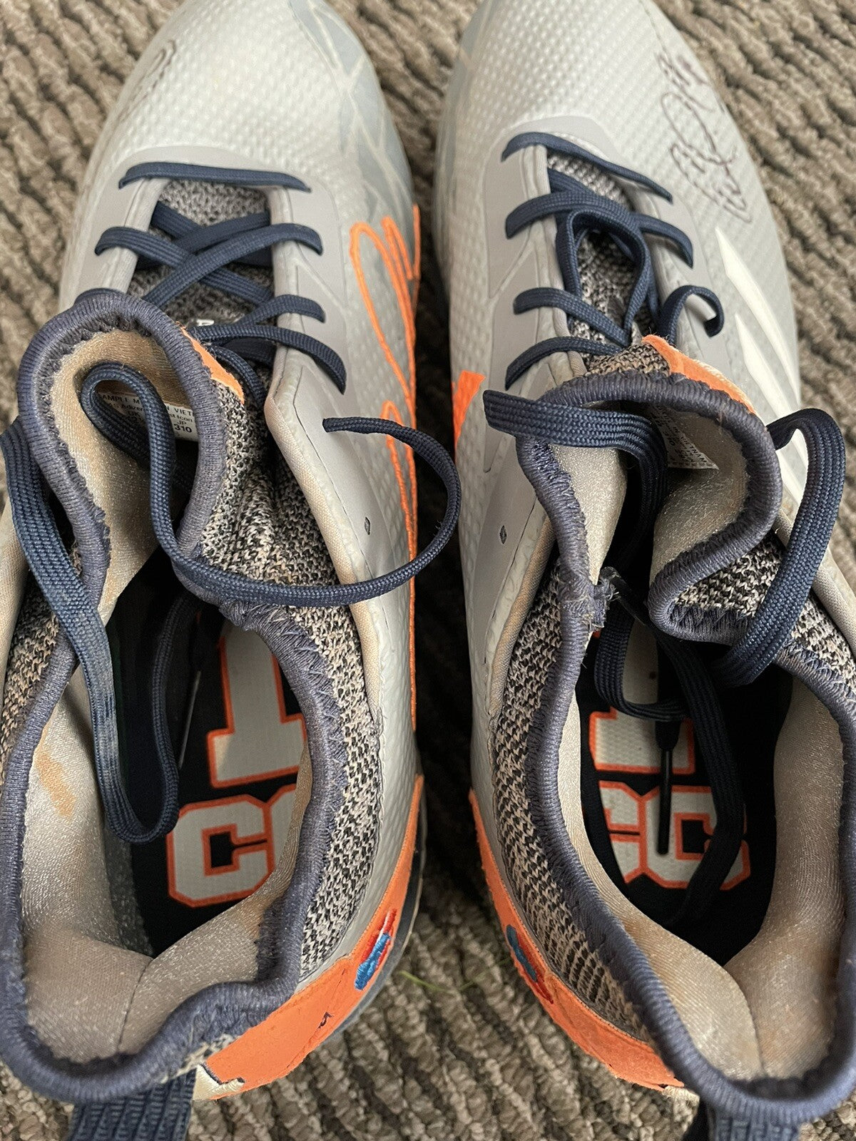 Carlos Correa Houston Astros Game Used Cleats Signed 2018 Correa LOA