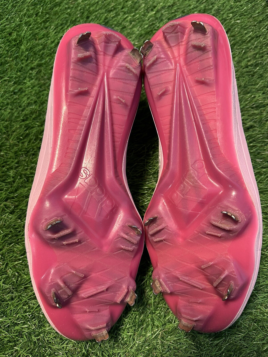 Teoscar Hernandez Dodgers Game Used Mother’s Day Cleats 2024 GUG LOA MLB Auth