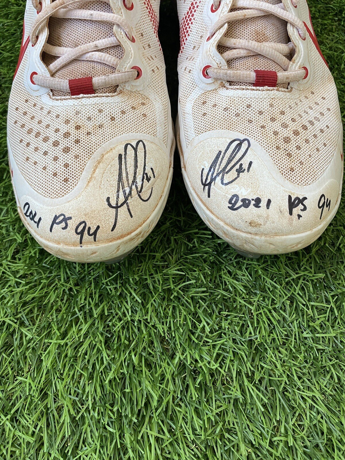 Ozzie Albies Atlanta Braves Game Used Cleats “2021 Postseason” Signed LOA