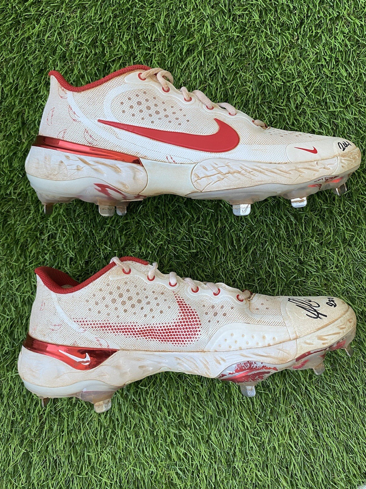 Ozzie Albies Atlanta Braves Game Used Cleats “2021 Postseason” Signed LOA