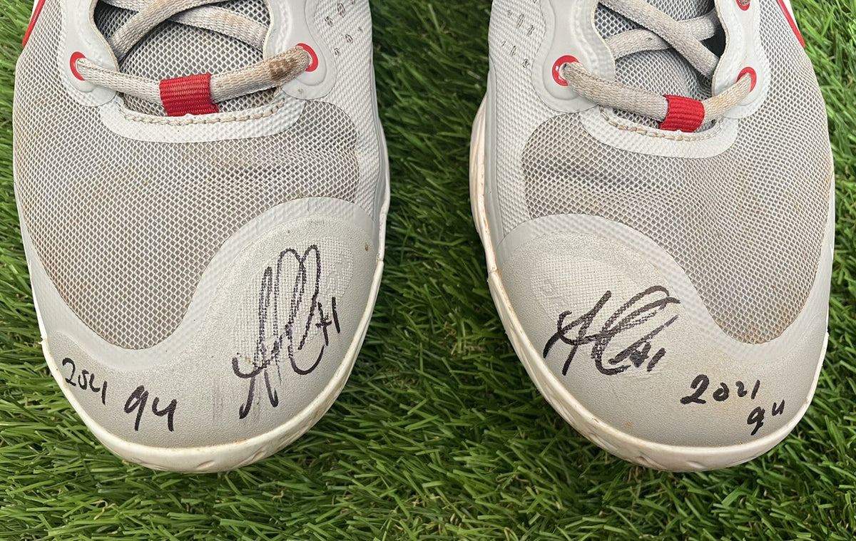 Ozzie Albies Atlanta Braves Game Used Cleats 2021 Signed LOA