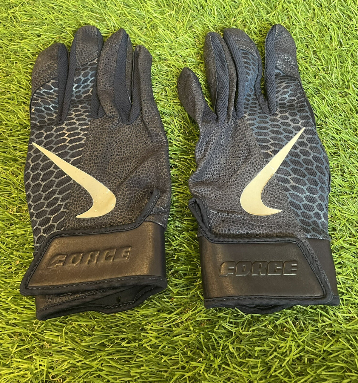 William Contreras Atlanta Braves Game Used Batting Gloves 2021 Signed LOA
