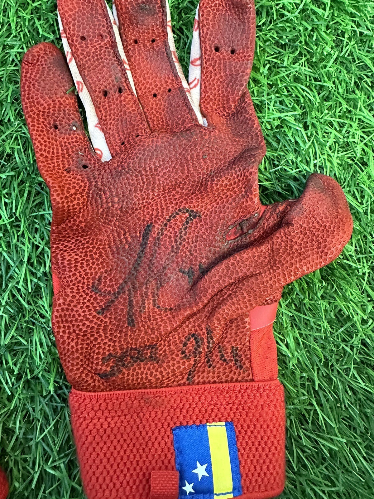Ozzie Albies Atlanta Braves Game Used Batting Gloves 2022 Signed LOA