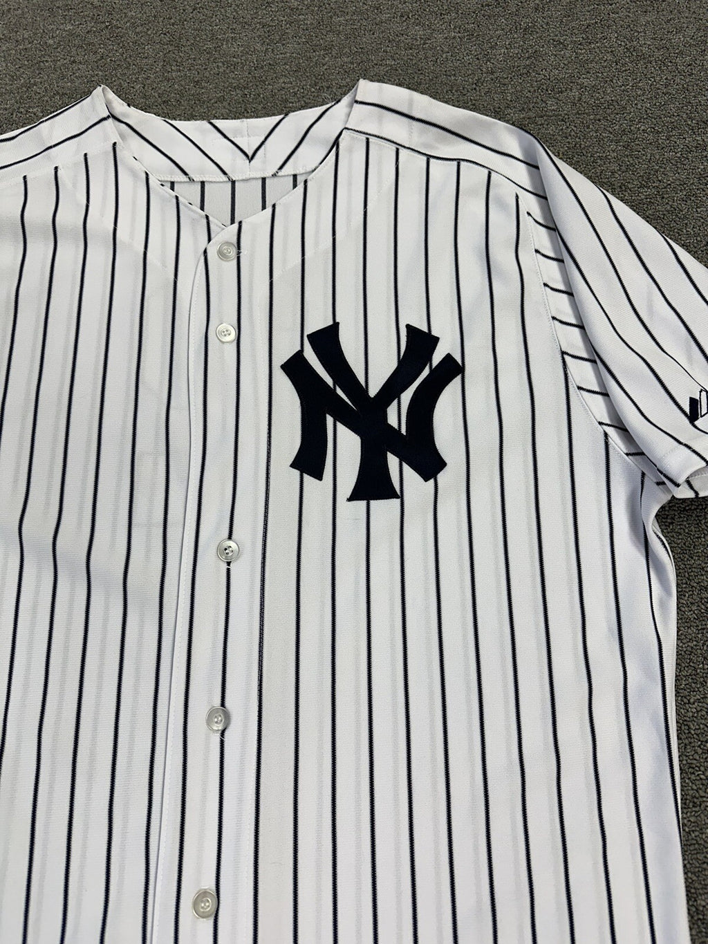 Derek Jeter New York Yankees Team Issued Jersey MLB Authenticated 2014 Signed