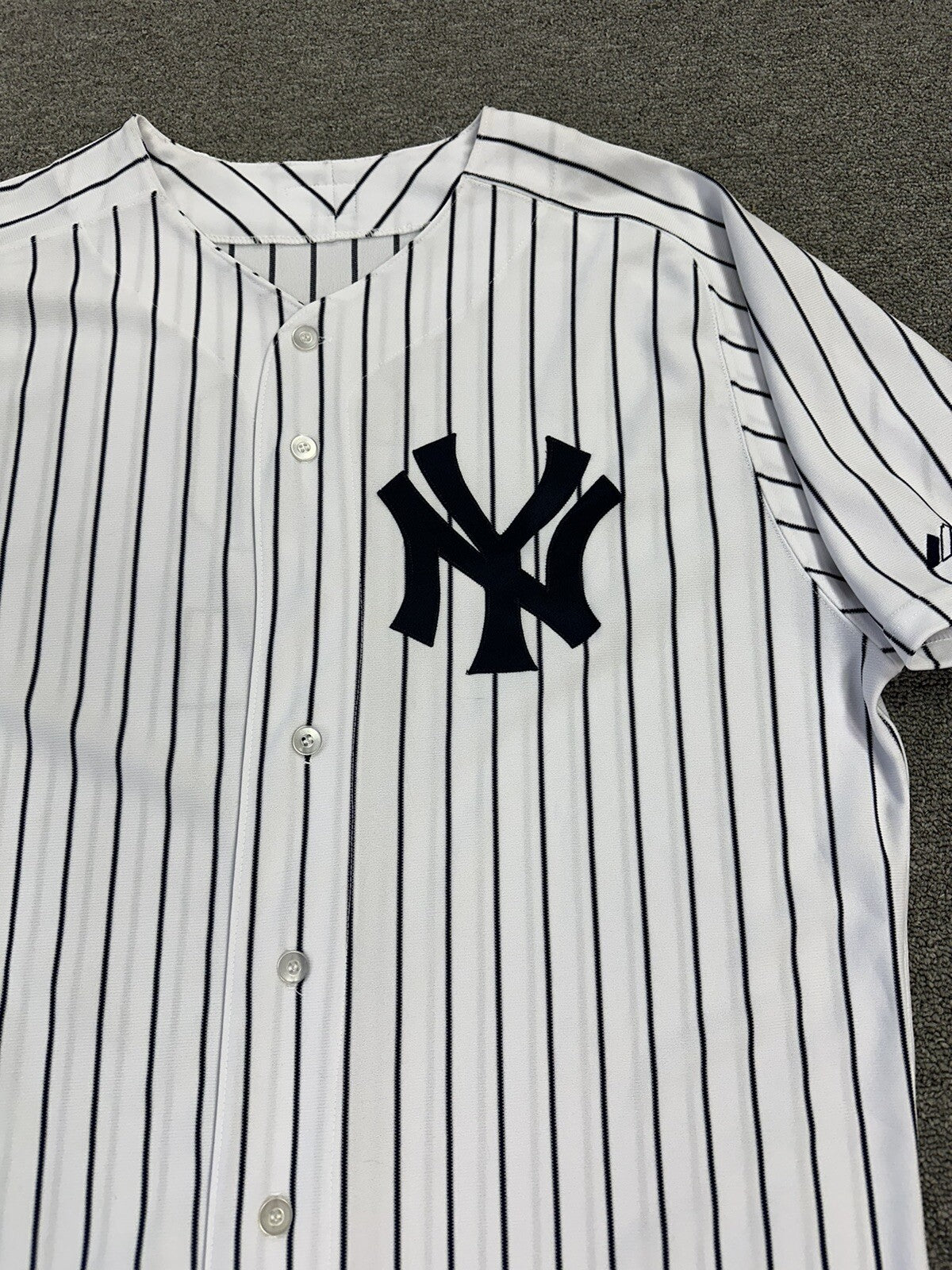 Derek Jeter New York Yankees Team Issued Jersey MLB Authenticated 2014 Signed