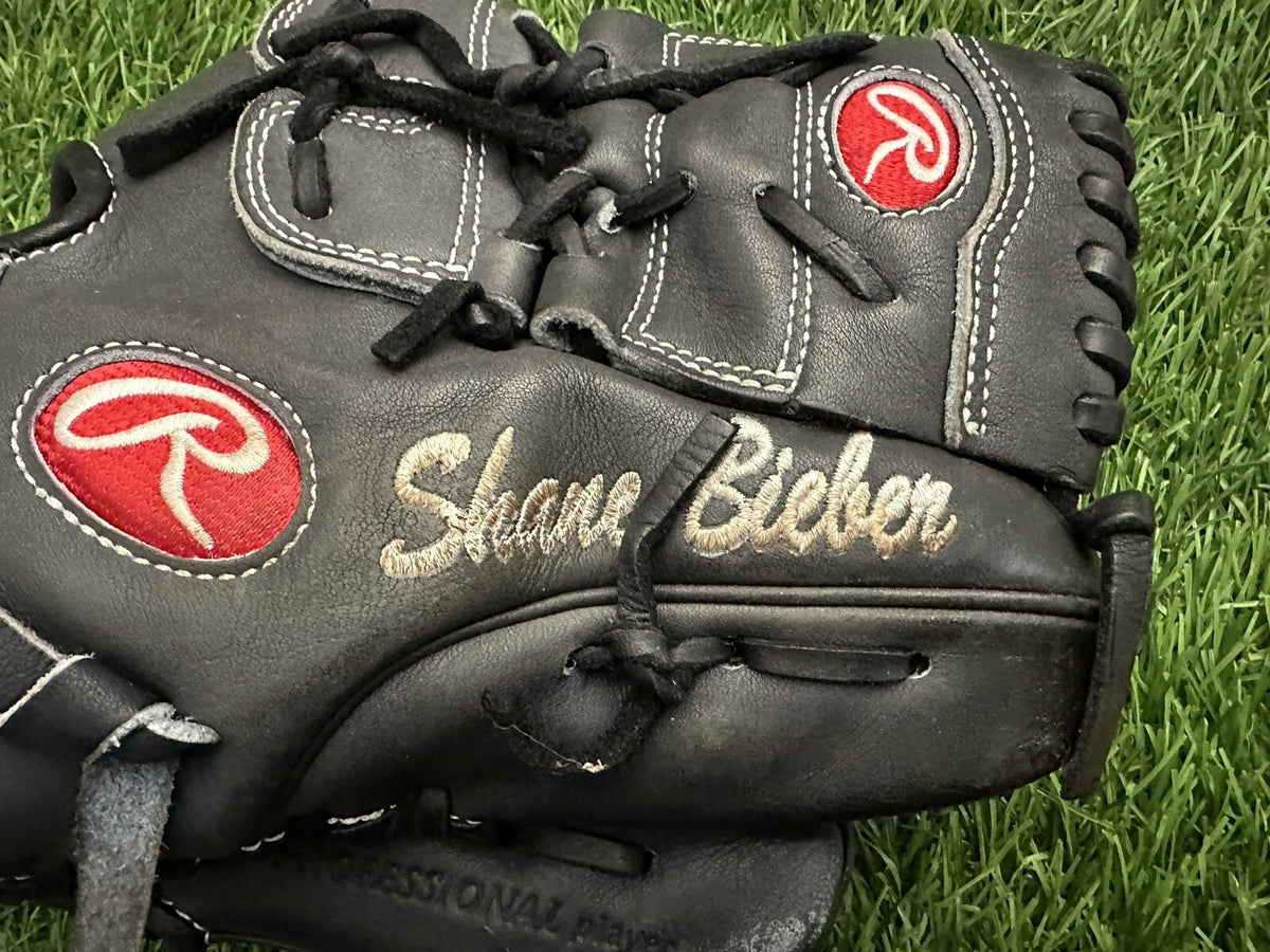 Shane Bieber Cleveland Game Used Fielding Glove 2019 1st Career CG MLB Auth LOA