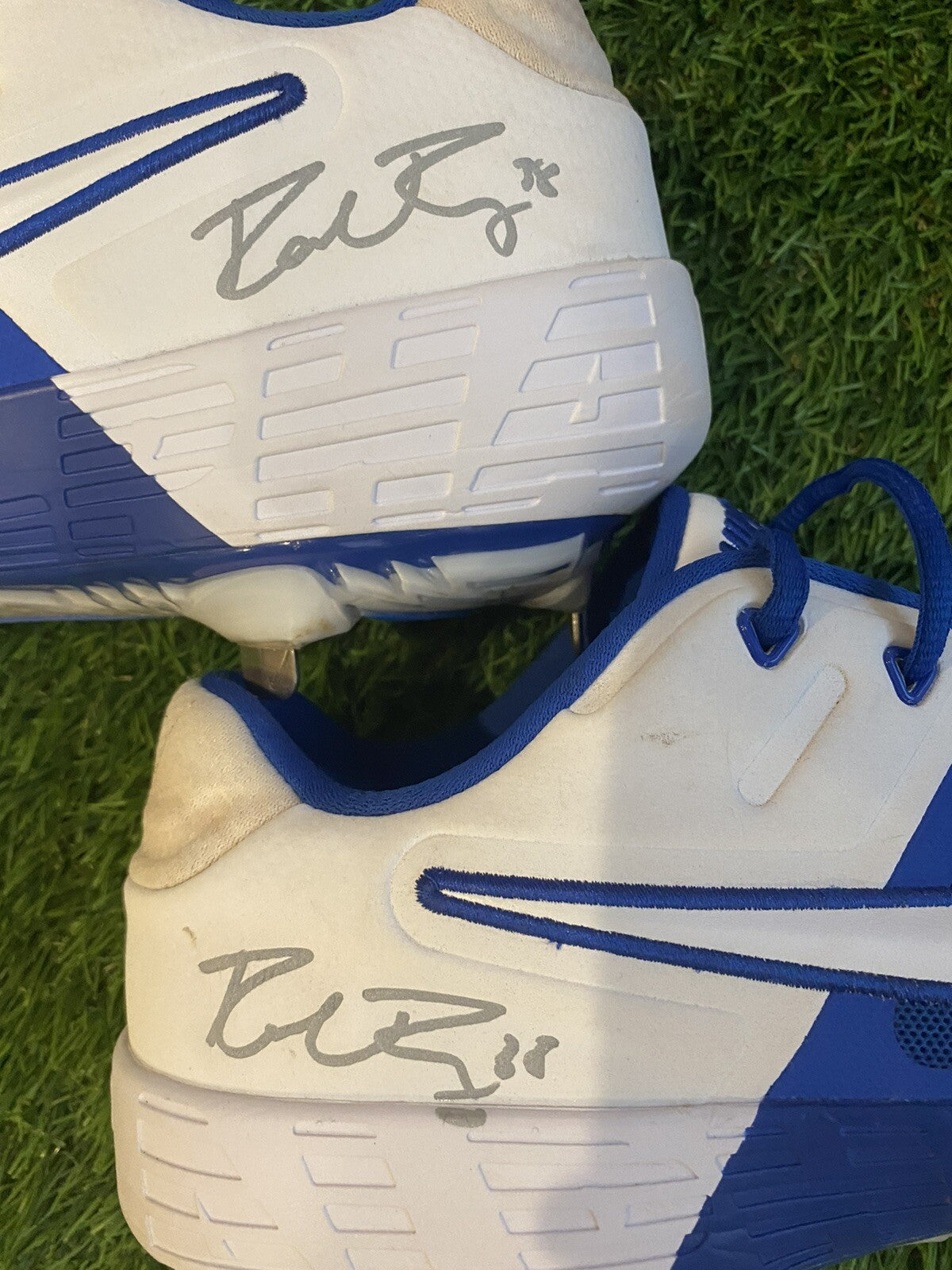 Robbie Ray Toronto Blue Jays Game Used Worn Cleats “2021 AL CY Young” Signed