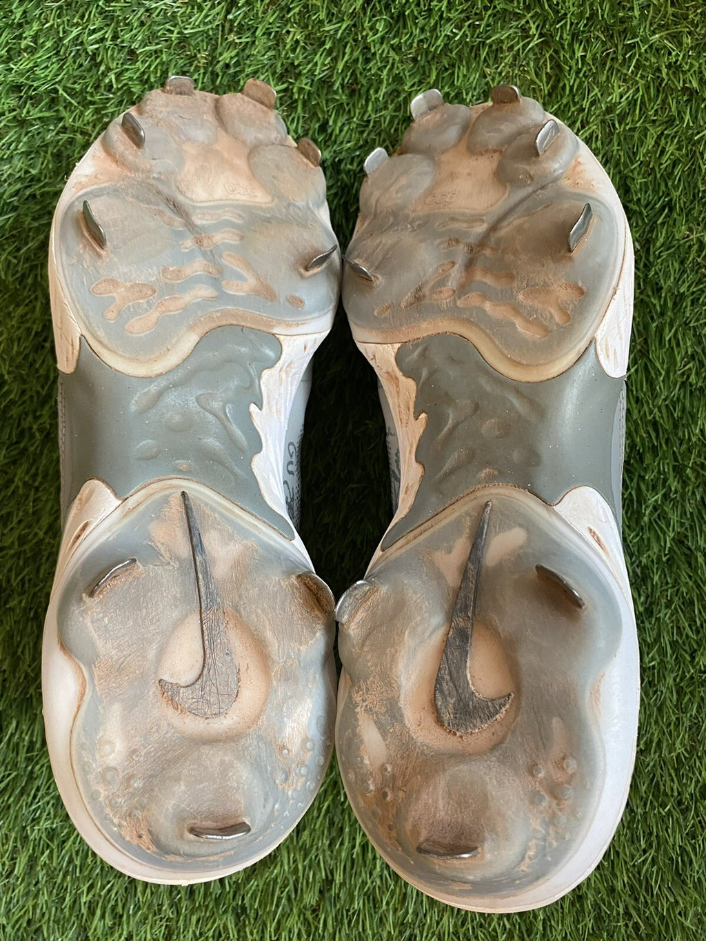 Jonathan India Cincinnati Reds Game Used Cleats “2021 NL ROY” LOA Signed