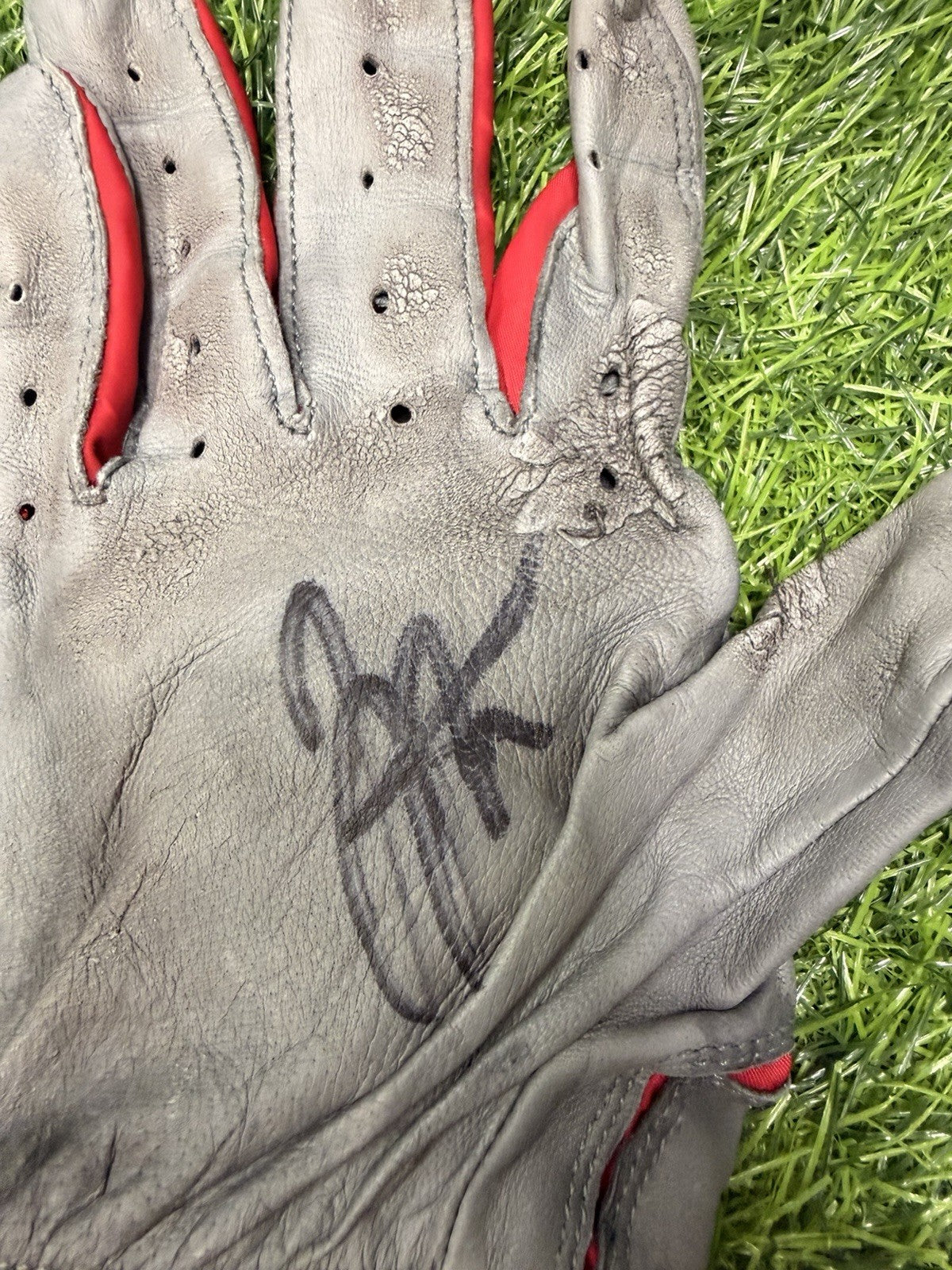 Joey Votto Cincinnati Reds Game Used Custom Batting Gloves Signed Beckett Auth