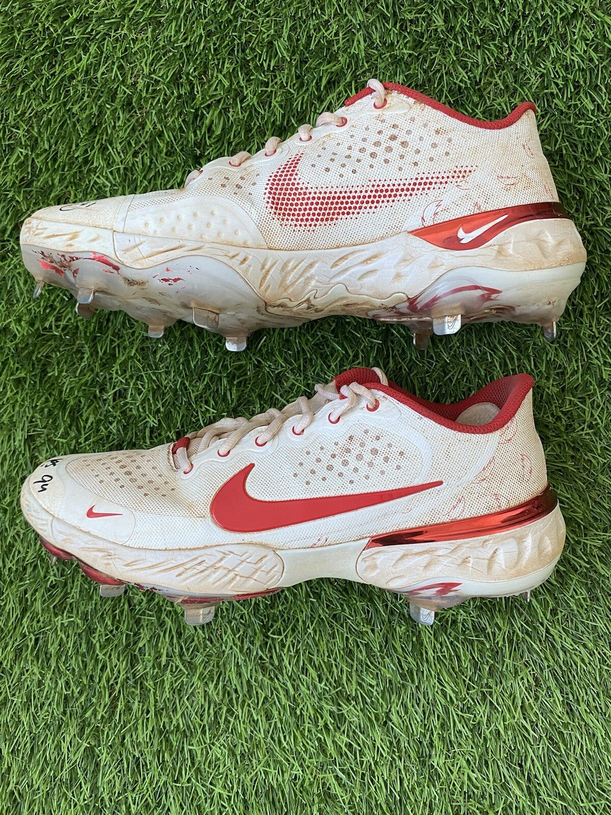 Ozzie Albies Atlanta Braves Game Used Cleats “2021 Postseason” Signed LOA