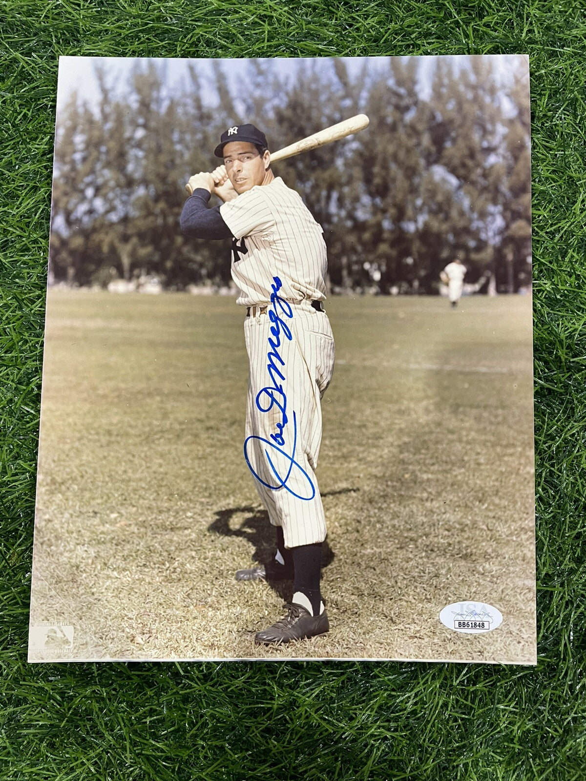 Joe DiMaggio New York Yankees Signed Photo 8”x10” JSA LOA “Sharp Bold Auto”