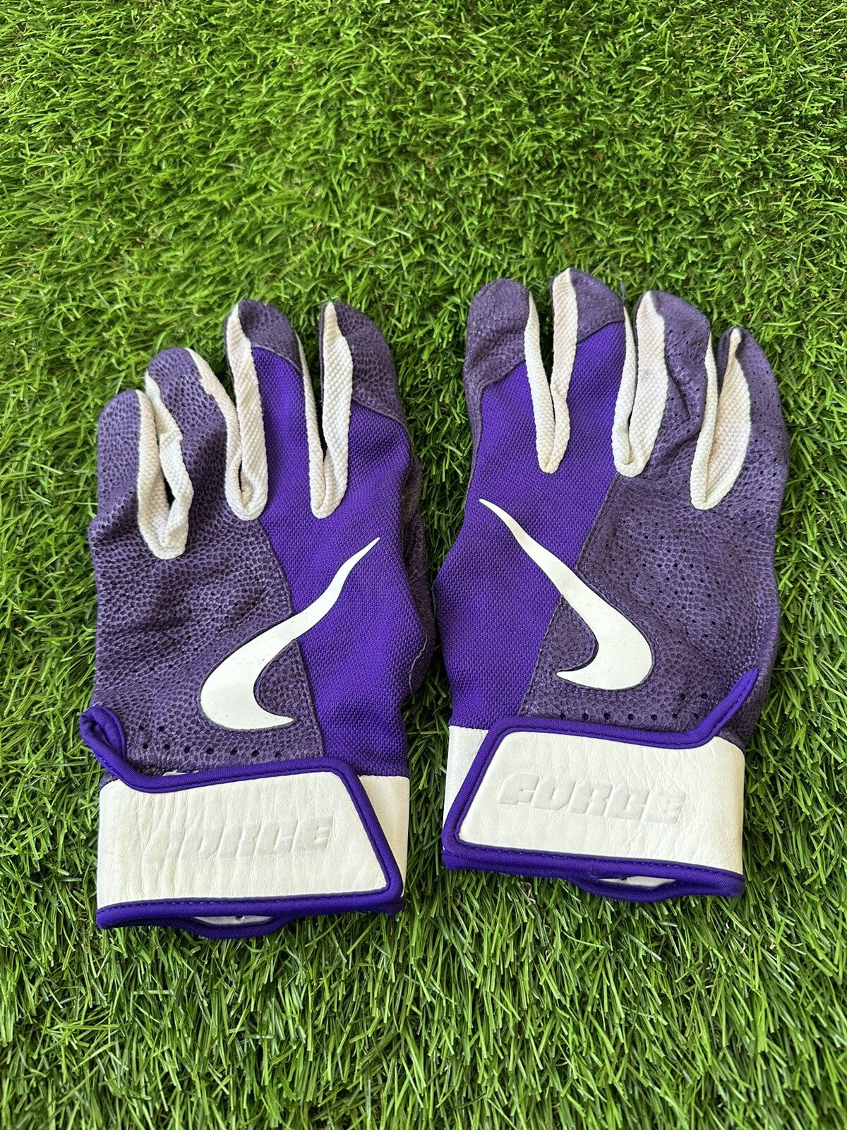 Nolan Arenado Colorado Rockies Game Used Batting Gloves “Auto, Excellent use”
