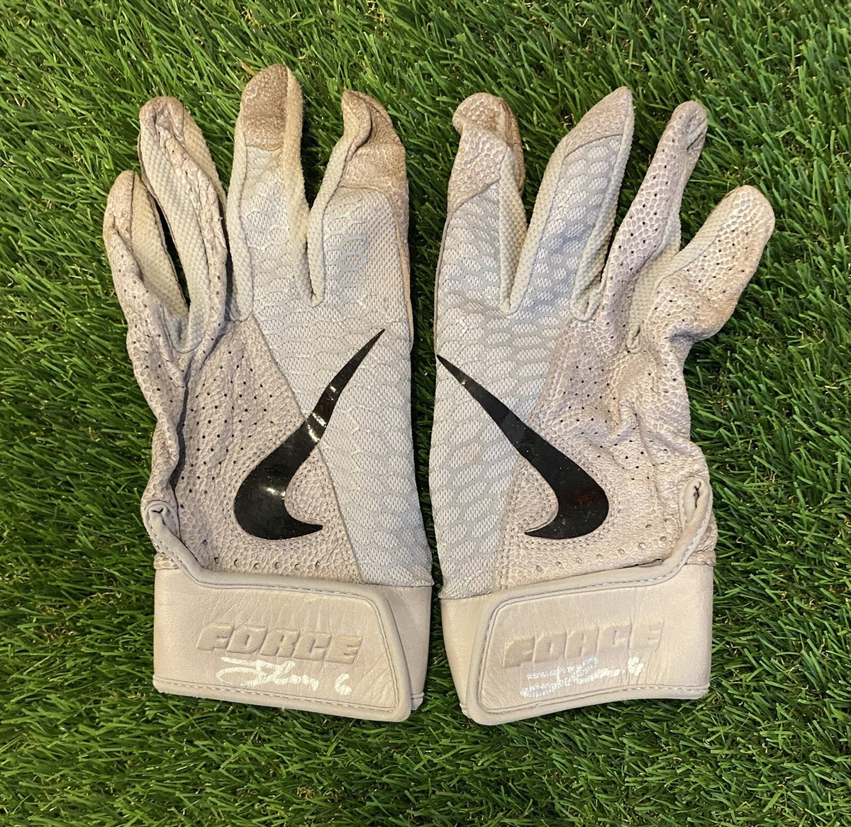 Jonathan India Cincinnati Reds Game Used Batting Gloves “2021 NL ROY” LOA Signed