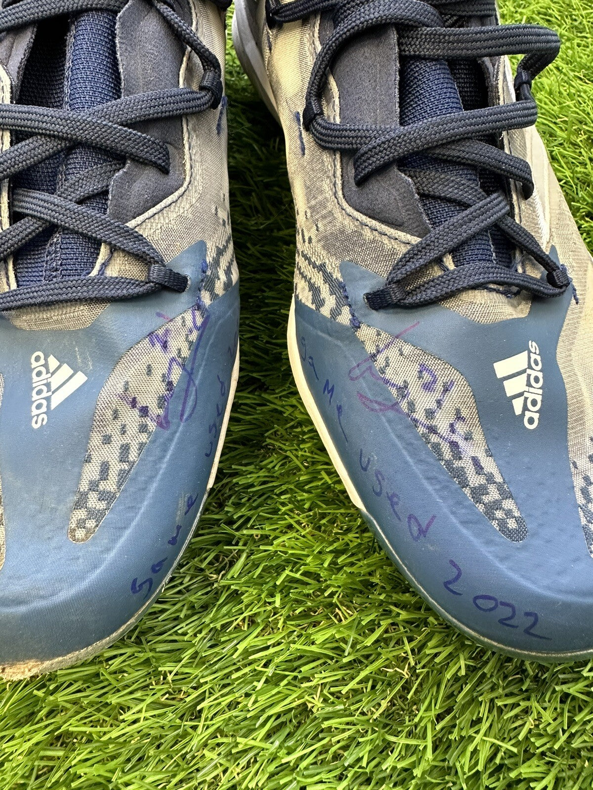 Luis Castillo Seattle Mariners Game Used Worn Cleats 2022 Signed LOA Auto