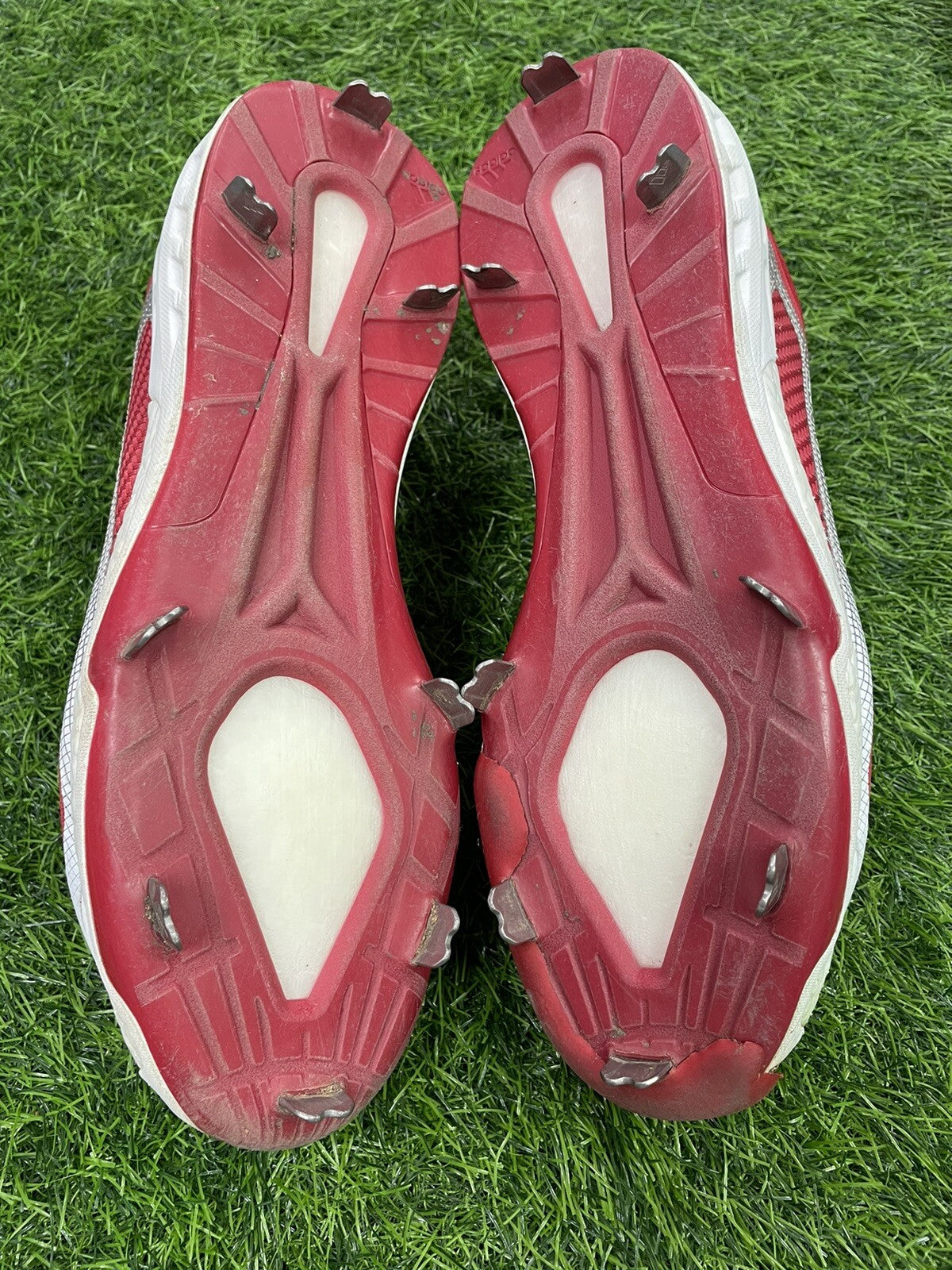 Luis Castillo Cincinnati Reds Game Used Worn Cleats Red/White 2021 Signed