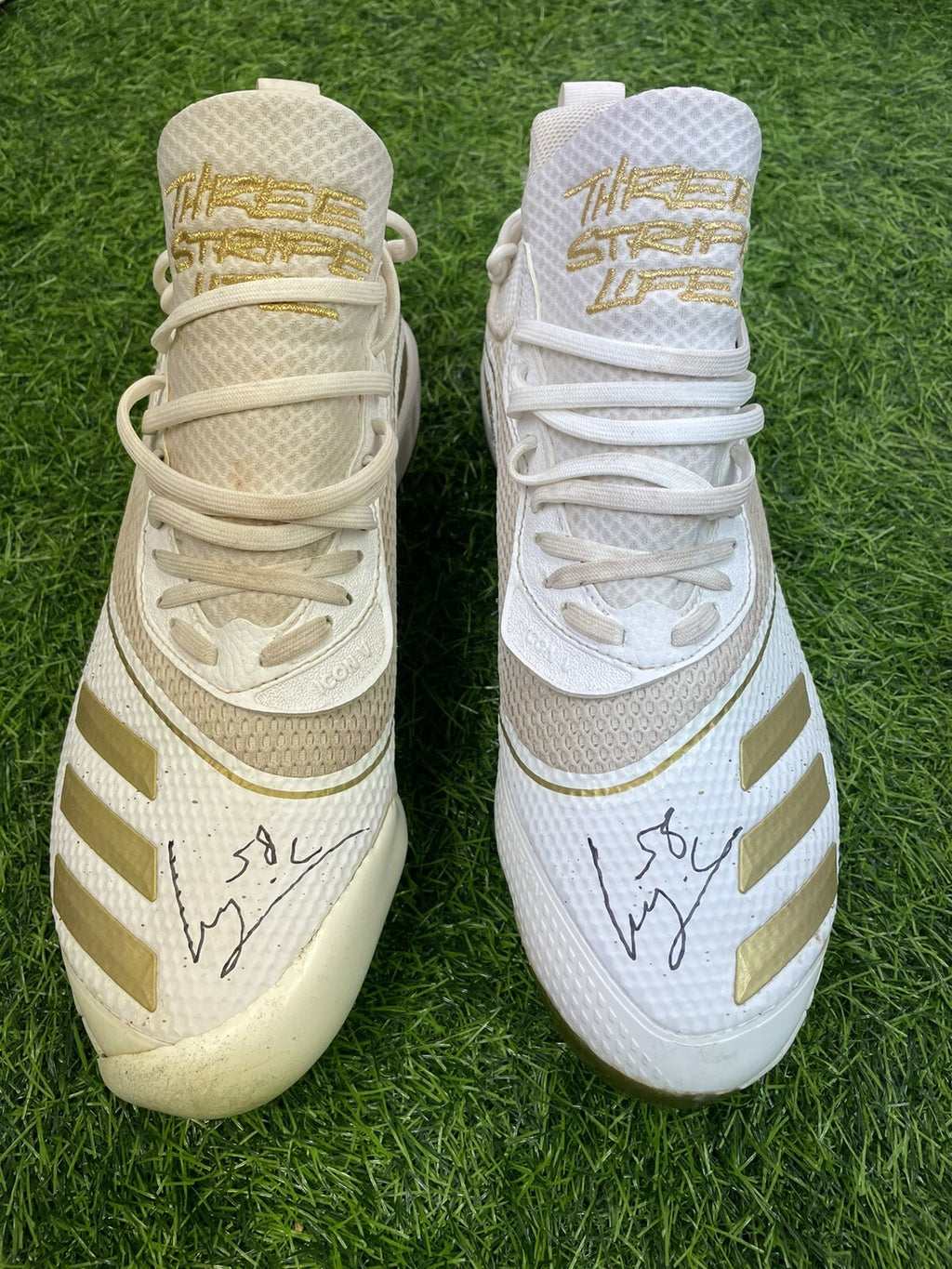 Luis Castillo Cincinnati Reds Game Used Worn Cleats 2021 Signed