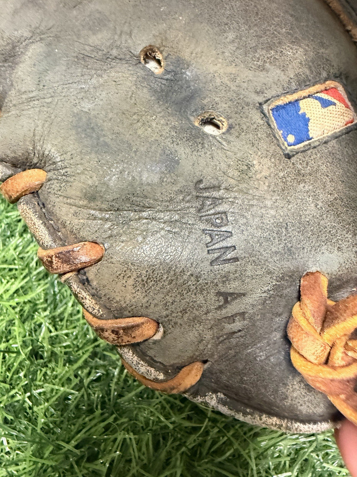 Jim Thome Game Used Fielding Glove 2005-2008 Signed Legends LOA