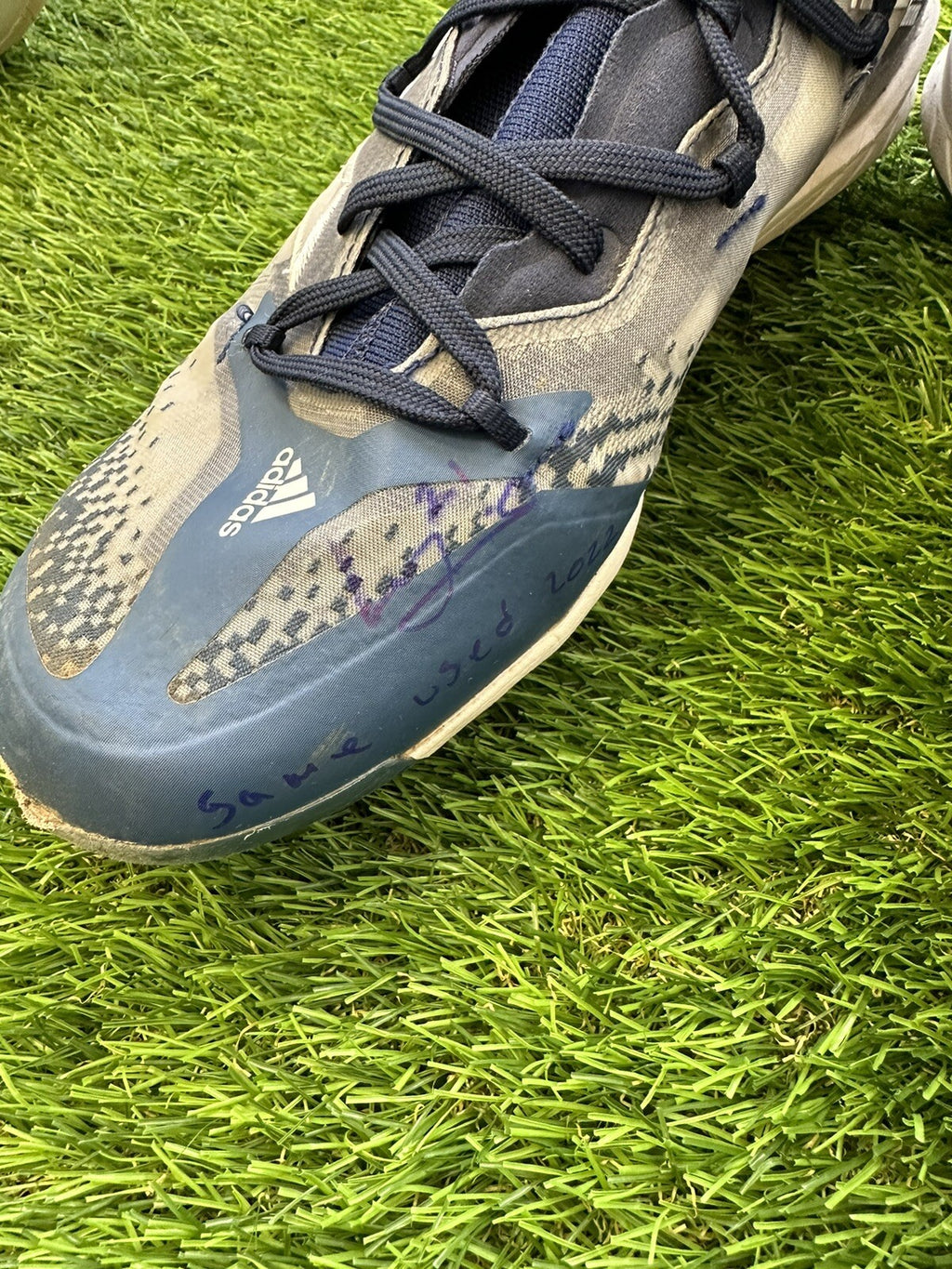 Luis Castillo Seattle Mariners Game Used Worn Cleats 2022 Signed LOA Auto