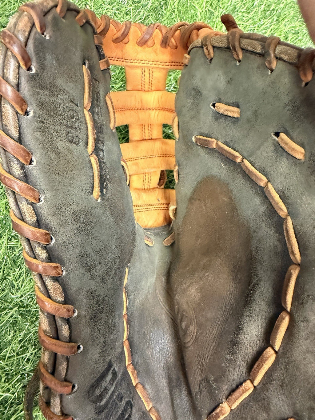Jim Thome Game Used Fielding Glove 2005-2008 Signed Legends LOA