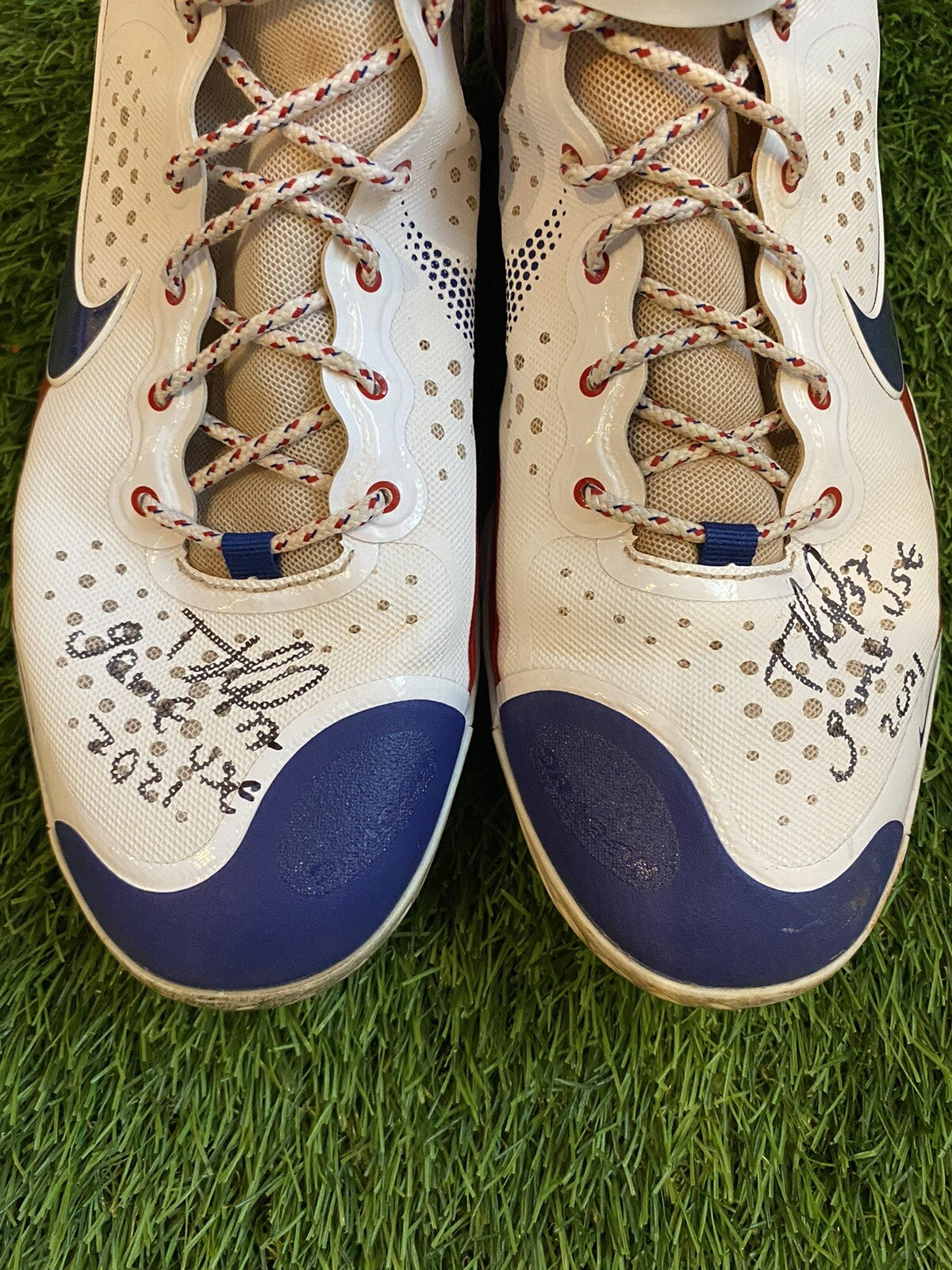 Teoscar Hernandez Toronto Blue Jays Game Used Cleats 2021 Signed MLB Auth