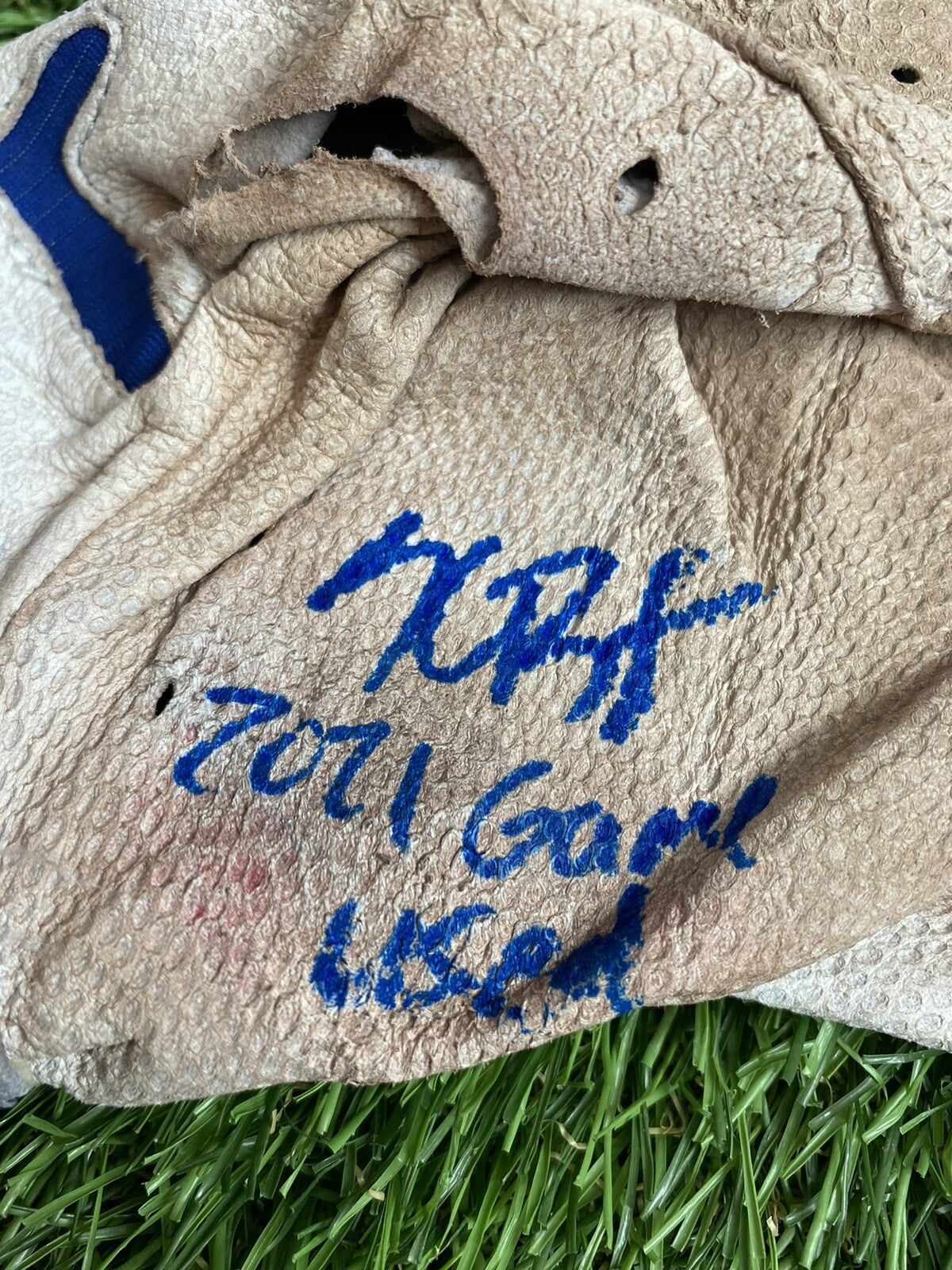 Kris Bryant Chicago Cubs Game Used Batting Gloves 2021 Excellent Use Signed LOA