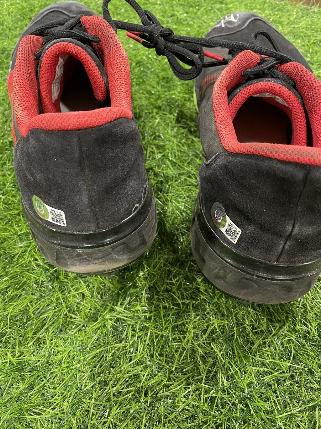 Joey Votto Cincinnati Reds Game Used Cleats 2021 Signed Beckett LOA