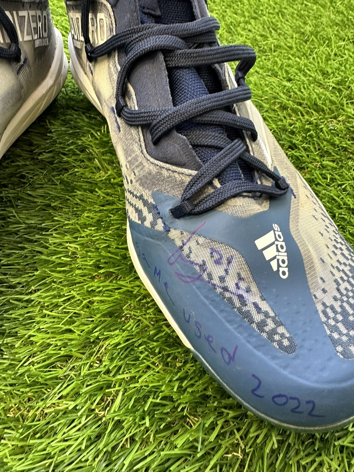 Luis Castillo Seattle Mariners Game Used Worn Cleats 2022 Signed LOA Auto