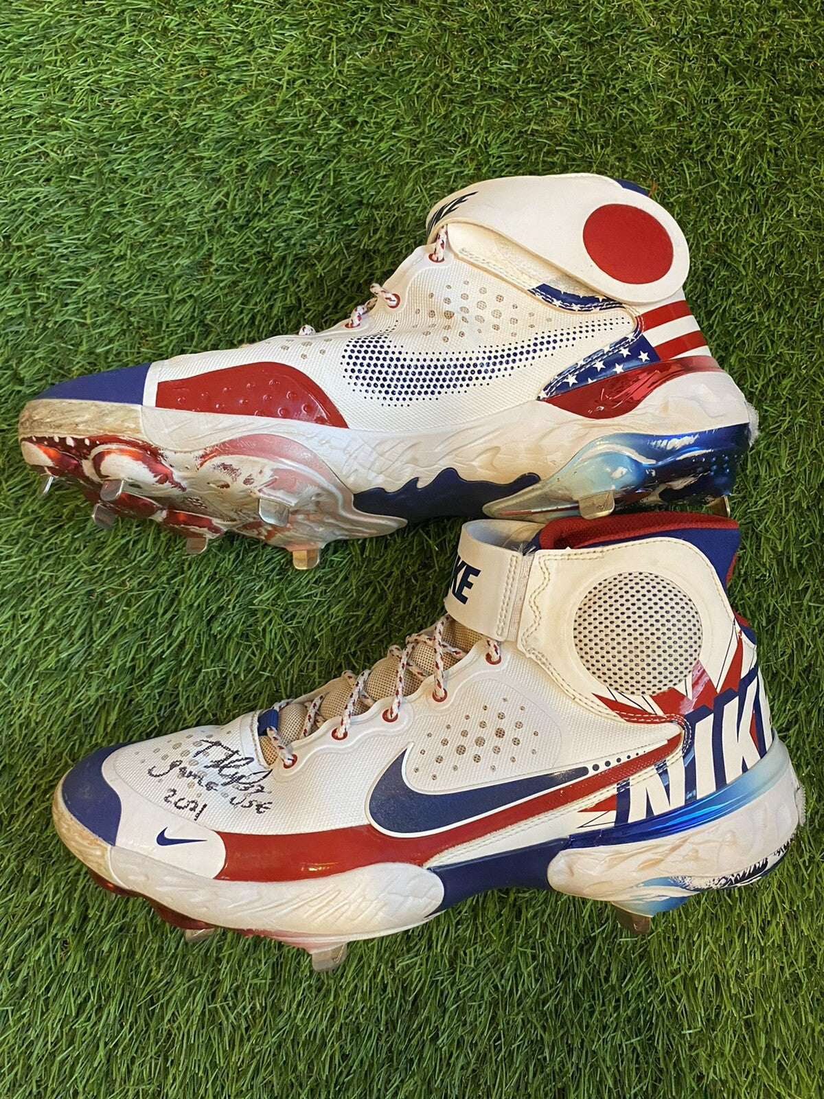 Teoscar Hernandez Toronto Blue Jays Game Used Cleats 2021 Signed MLB Auth