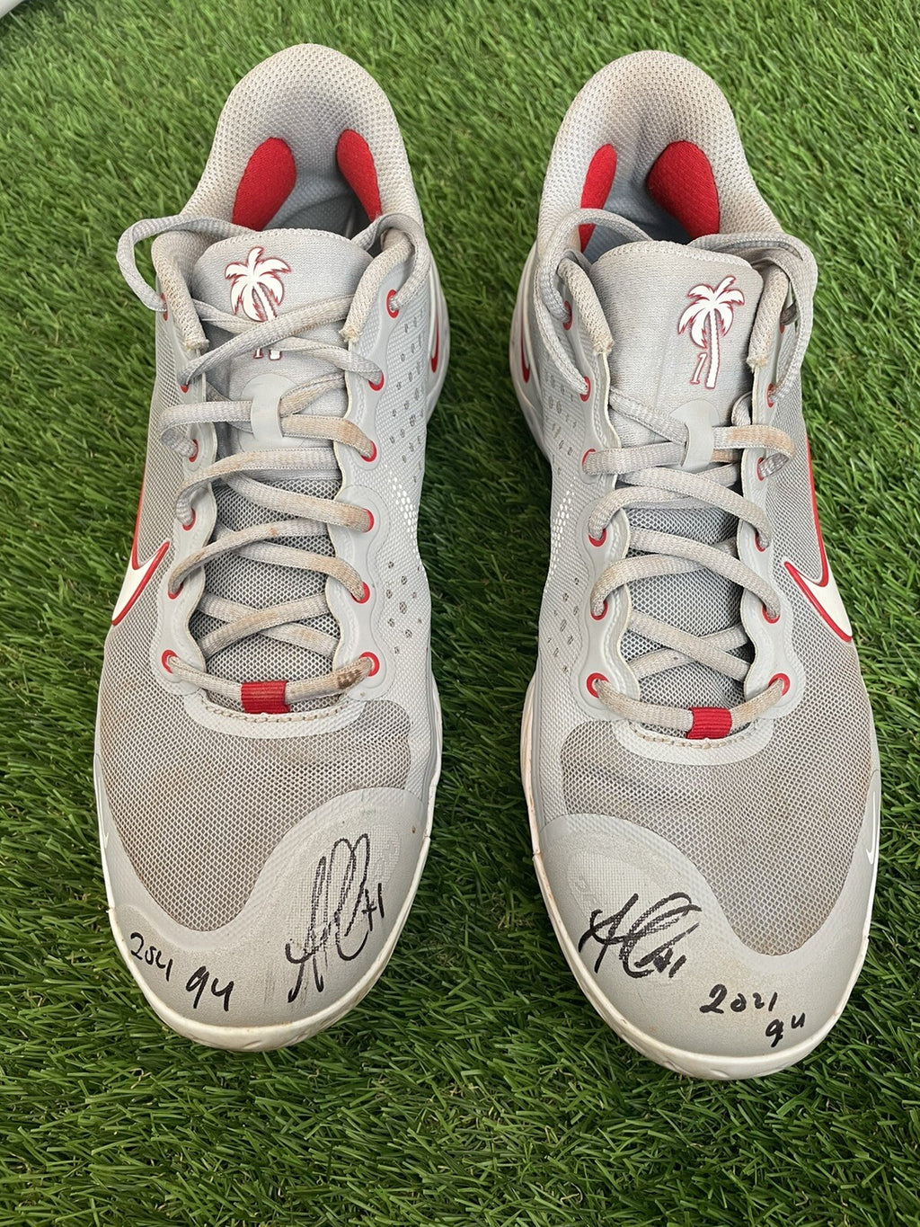 Ozzie Albies Atlanta Braves Game Used Cleats 2021 Signed LOA