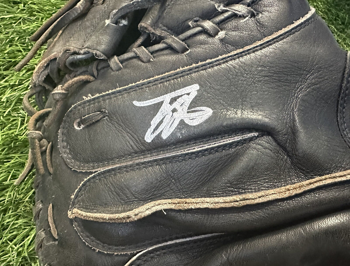 Tyler Stephenson Cincinnati Reds Game Used Catchers Glove Auto 2021-22 MLB Auth
