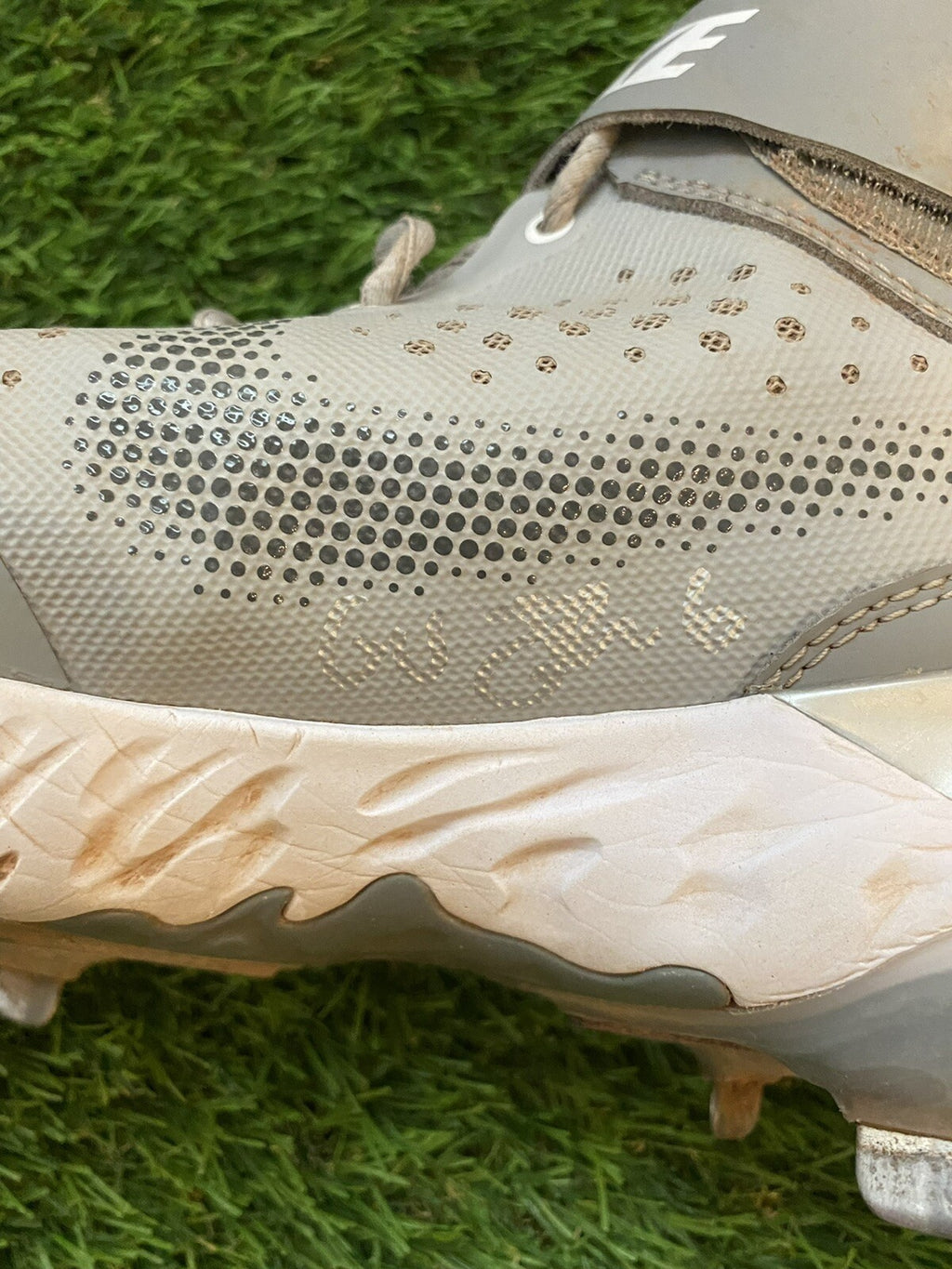 Jonathan India Cincinnati Reds Game Used Cleats “2021 NL ROY” LOA Signed