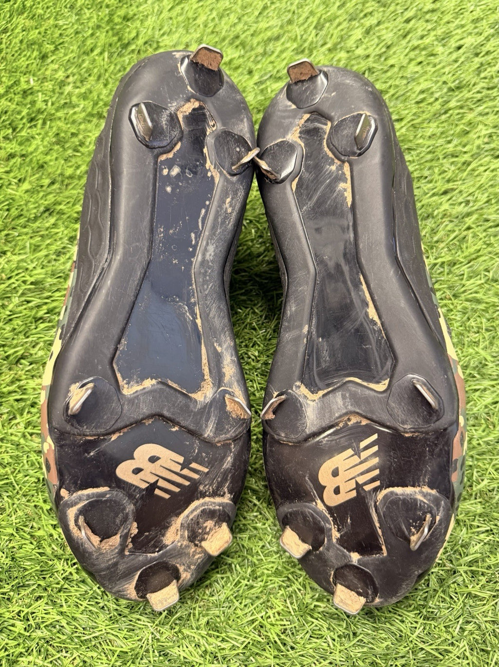 Andres Gimenez Cleveland Game-Used New Balance Custom Cleats MLB Auth 2023