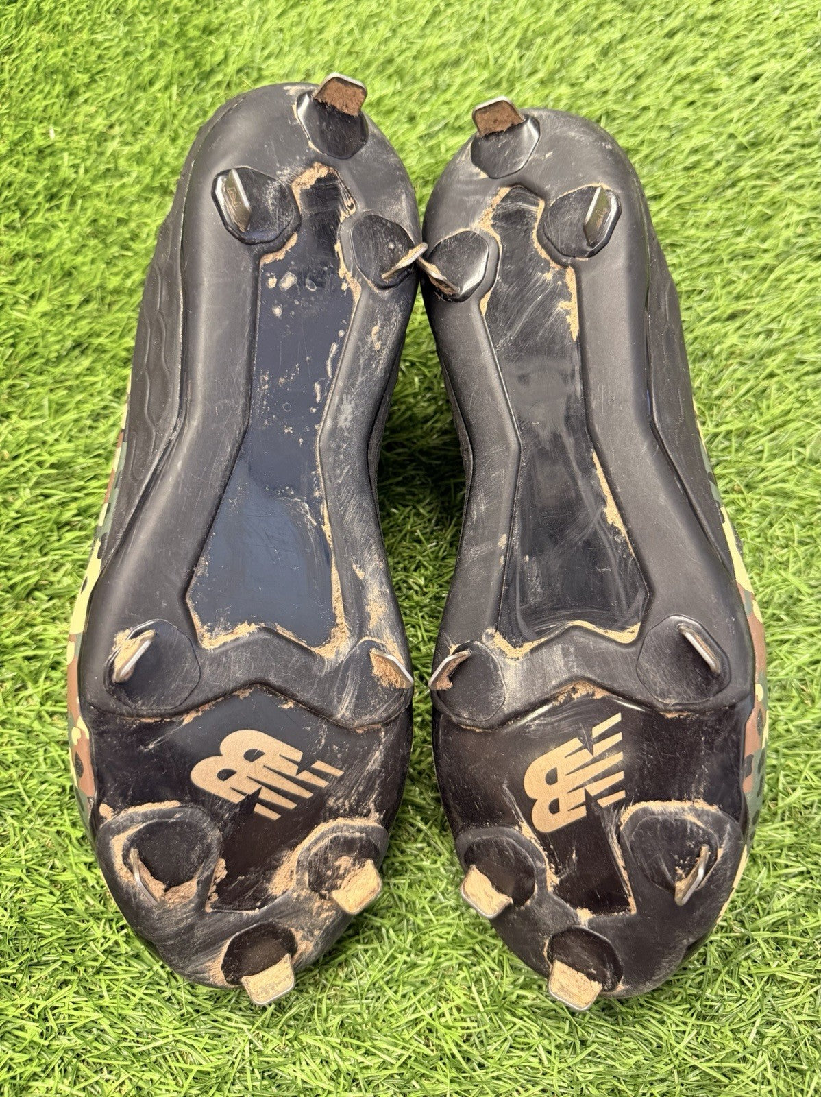 Andres Gimenez Cleveland Game-Used New Balance Custom Cleats MLB Auth 2023