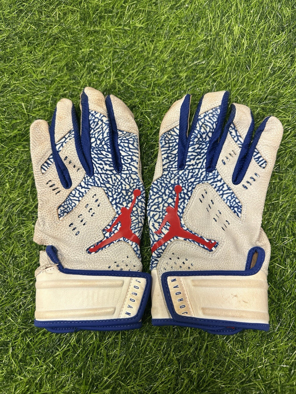Vladimir Guerrero Jr. Toronto Blue Jays Game Used Batting Gloves 2022 GUG LOA