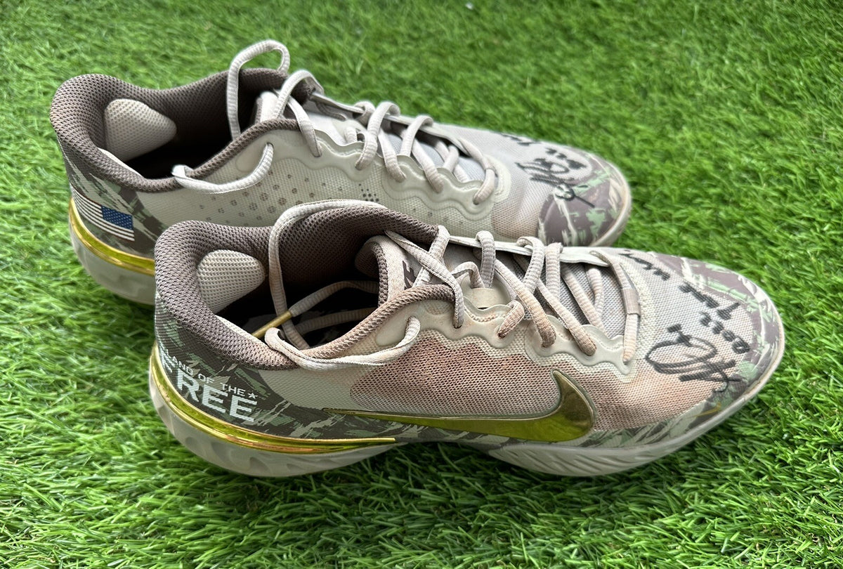 Ozzie Albies Atlanta Braves Game Used Worn Cleats “2022 Armed Forces” Signed LOA